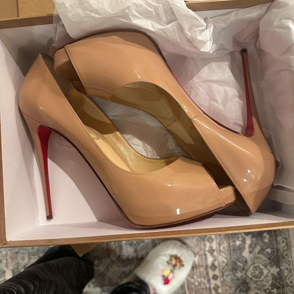 Christian Louboutin New Very Prive 120 Nude Peep-Toe Heels EUC Worn Once